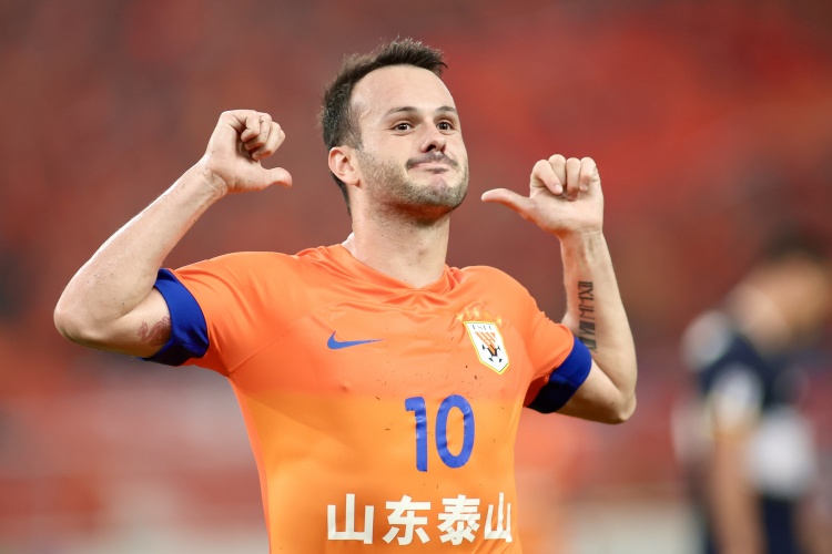 九游体育-记者赞卡扎伊什维利：背后有压迫停球后还能找回平衡，牛！